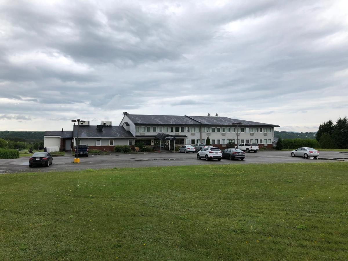 Florenceville Inn, Restaurant & Pool Exterior foto